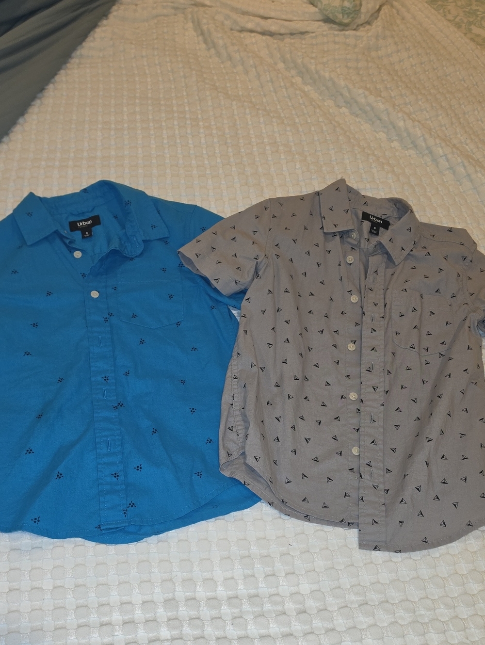 Two Boys' Short-Sleeve Button Shirts - Blue & Light Gray